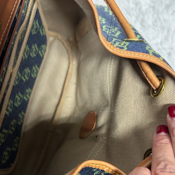 Dooney & Bourke Vintage Navy and Tan Signature Backpack Excellent Condition - Picture 12 of 16